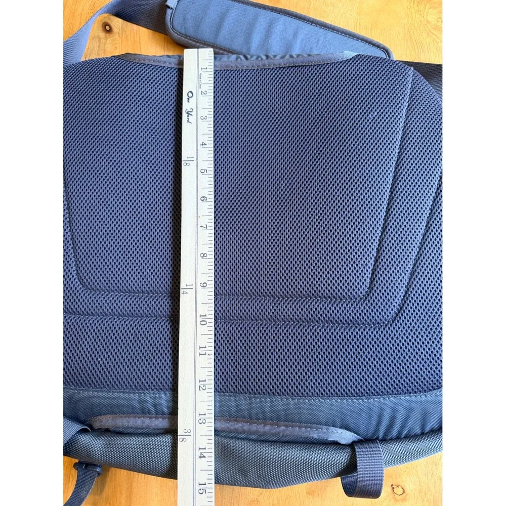 The North Face Messenger‎ Bag Grey Red Crossbody Shoulder Travel Commuter Bag